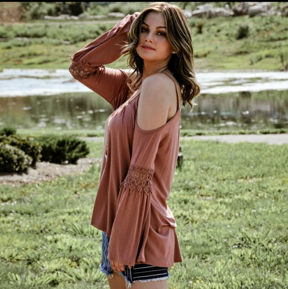 RELISTEDPink cold shoulder crochet bell sleeve top - Picture 7 of 8